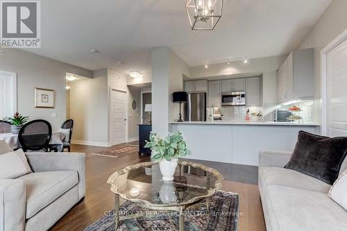 1005 - 7 Kenaston Gardens, Toronto, ON - Indoor Photo Showing Living Room