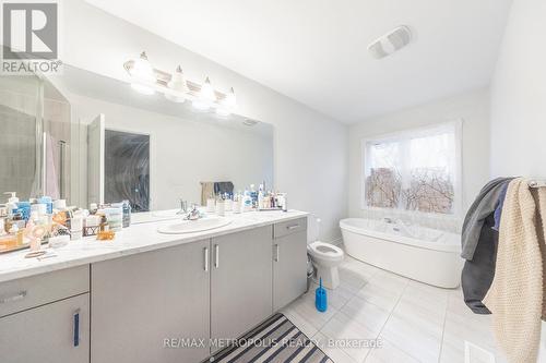 316 Okanagan Path, Oshawa, ON - Indoor Photo Showing Bathroom