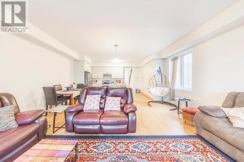 316 Okanagan Path, Oshawa, ON - Indoor Photo Showing Living Room