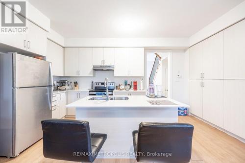 316 Okanagan Path, Oshawa, ON - Indoor Photo Showing Kitchen With Double Sink