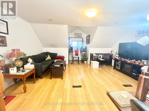 2Nd&3Rd - 1198 Gerrard Street E, Toronto, ON - Indoor Photo Showing Living Room