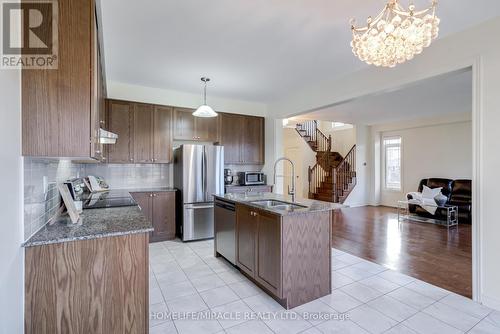 41 Atkinson Crescent, New Tecumseth, ON - Indoor Photo Showing Kitchen With Double Sink