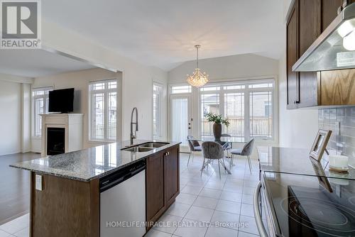 41 Atkinson Crescent, New Tecumseth, ON - Indoor Photo Showing Kitchen With Double Sink