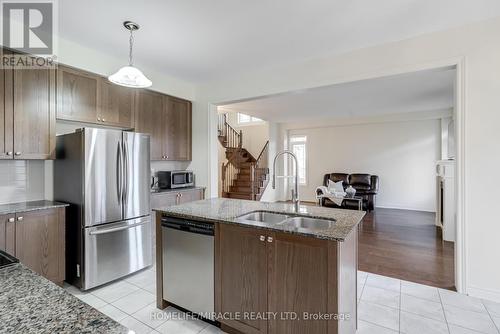 41 Atkinson Crescent, New Tecumseth, ON - Indoor Photo Showing Kitchen With Double Sink