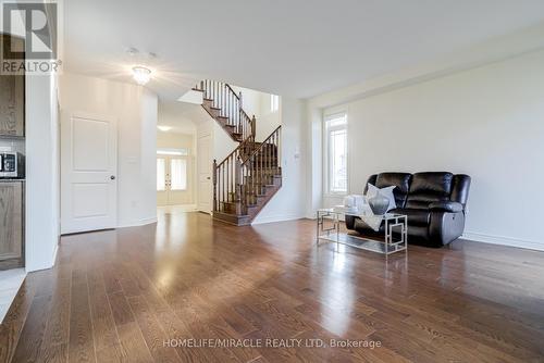 41 Atkinson Crescent, New Tecumseth, ON - Indoor Photo Showing Living Room