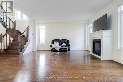 41 Atkinson Crescent, New Tecumseth, ON - Indoor Photo Showing Living Room With Fireplace