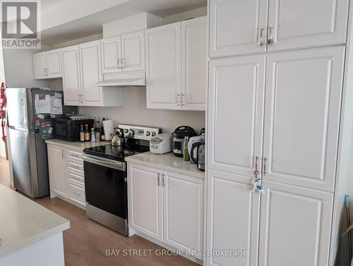 12 William Russell Lane, Richmond Hill, ON - Indoor Photo Showing Kitchen