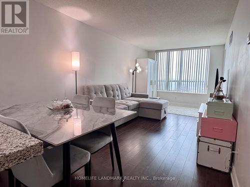 908 - 48 Suncrest Boulevard, Markham, ON - Indoor Photo Showing Living Room