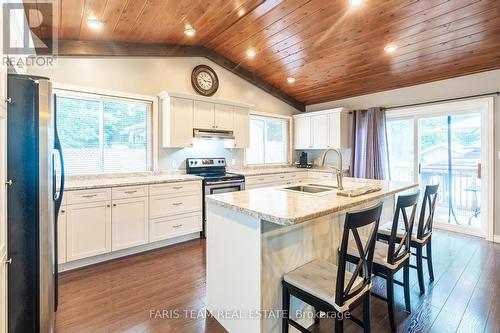 328 Peek-A-Boo Trail, Tiny, ON - Indoor Photo Showing Kitchen