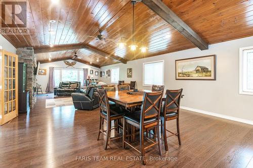 328 Peek-A-Boo Trail, Tiny, ON - Indoor Photo Showing Dining Room