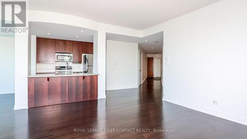 904 - 33 Ellen Street, Barrie, ON - Indoor Photo Showing Kitchen