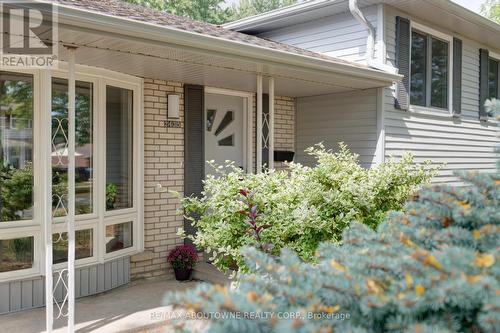 2435 Cyprus Avenue, Burlington, ON - Outdoor With Deck Patio Veranda