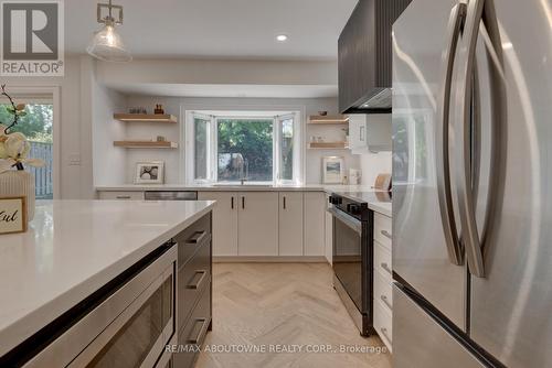 2435 Cyprus Avenue, Burlington, ON - Indoor Photo Showing Kitchen With Upgraded Kitchen