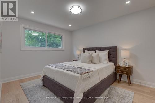 2435 Cyprus Avenue, Burlington, ON - Indoor Photo Showing Bedroom