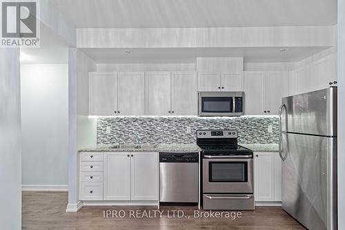 10 - 869 Wilson Avenue, Toronto, ON - Indoor Photo Showing Kitchen With Upgraded Kitchen