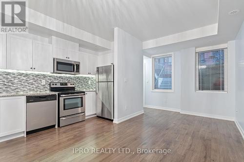 10 - 869 Wilson Avenue, Toronto, ON - Indoor Photo Showing Kitchen