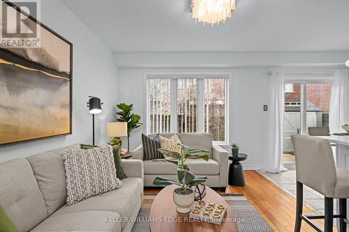 2237 Braeswood Lane, Burlington, ON - Indoor Photo Showing Living Room