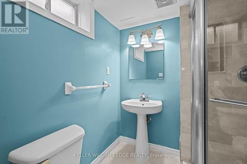 2237 Braeswood Lane, Burlington, ON - Indoor Photo Showing Bathroom