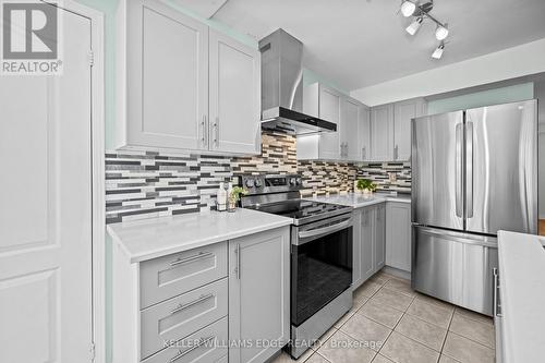 2237 Braeswood Lane, Burlington, ON - Indoor Photo Showing Kitchen With Stainless Steel Kitchen With Upgraded Kitchen