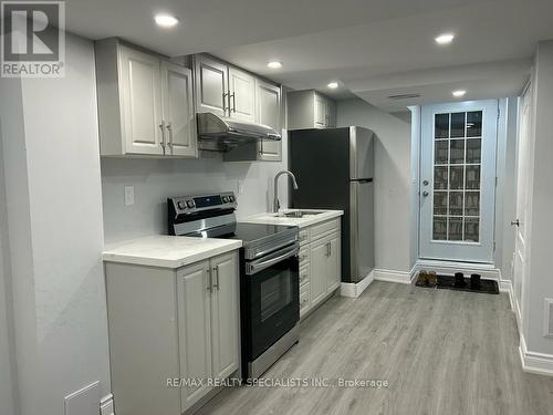 Bsmt - 8 Leagate Street, Brampton, ON - Indoor Photo Showing Kitchen