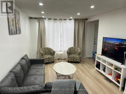 17 Seguin Court, Toronto, ON - Indoor Photo Showing Living Room