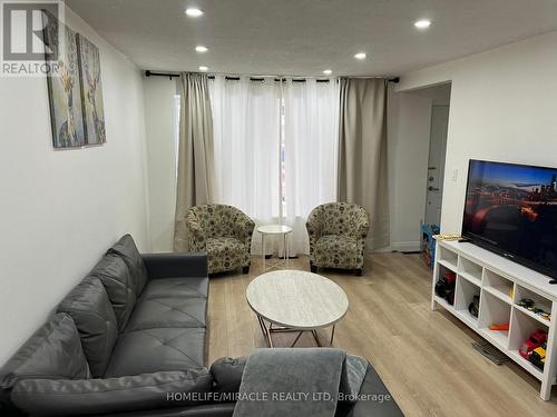 17 Seguin Court, Toronto, ON - Indoor Photo Showing Living Room