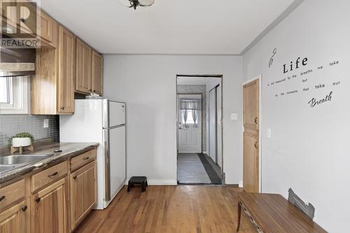 1294 Wellington St E, Sault Ste. Marie, ON - Indoor Photo Showing Kitchen