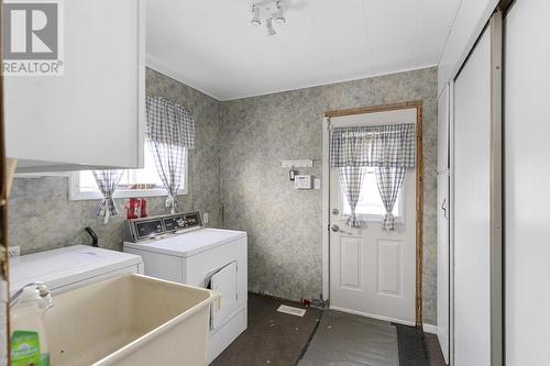 1294 Wellington St E, Sault Ste. Marie, ON - Indoor Photo Showing Laundry Room