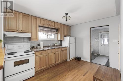 1294 Wellington St E, Sault Ste. Marie, ON - Indoor Photo Showing Kitchen With Double Sink