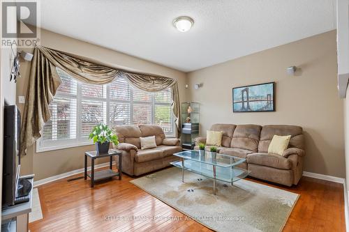 3949 Mayla Drive, Mississauga, ON - Indoor Photo Showing Living Room