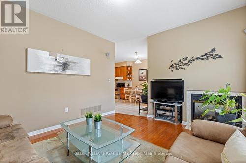 3949 Mayla Drive, Mississauga, ON - Indoor Photo Showing Living Room