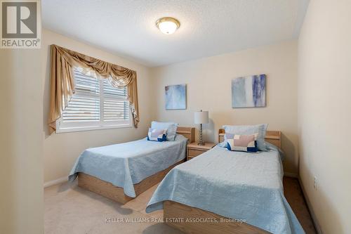 3949 Mayla Drive, Mississauga, ON - Indoor Photo Showing Bedroom