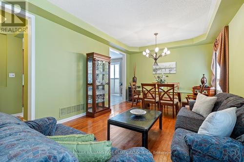 3949 Mayla Drive, Mississauga, ON - Indoor Photo Showing Living Room