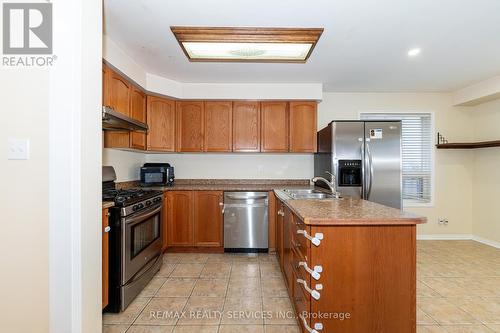 975 Kennedy Circle, Milton, ON - Indoor Photo Showing Kitchen With Double Sink