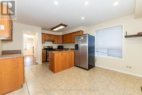 975 Kennedy Circle, Milton, ON - Indoor Photo Showing Kitchen