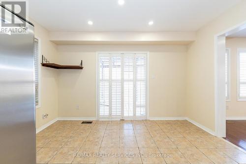 975 Kennedy Circle, Milton, ON - Indoor Photo Showing Other Room