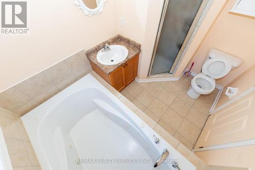 975 Kennedy Circle, Milton, ON - Indoor Photo Showing Bathroom