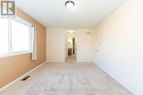 975 Kennedy Circle, Milton, ON - Indoor Photo Showing Other Room