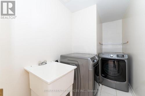 975 Kennedy Circle, Milton, ON - Indoor Photo Showing Laundry Room