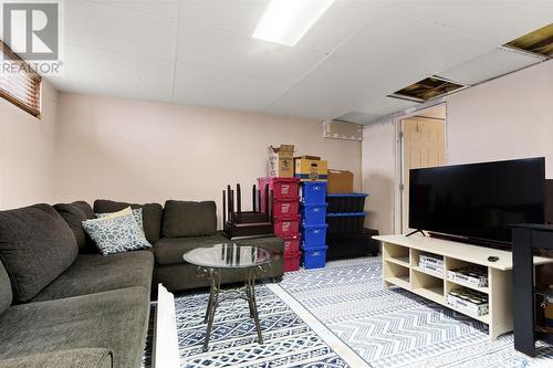 2842 Montague Street, Regina, SK - Indoor Photo Showing Living Room