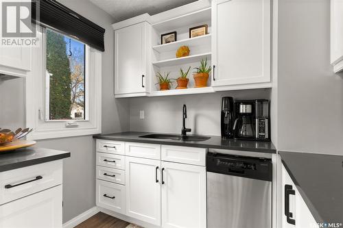 2842 Montague Street, Regina, SK - Indoor Photo Showing Kitchen