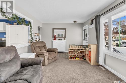 39 Coldwell Road, Regina, SK - Indoor Photo Showing Living Room