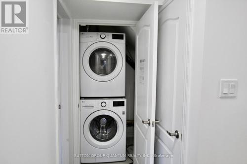 22 - 86 Preston Meadow Avenue, Mississauga, ON - Indoor Photo Showing Laundry Room