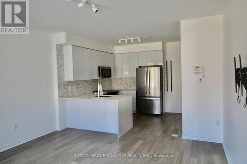 22 - 86 Preston Meadow Avenue, Mississauga, ON - Indoor Photo Showing Kitchen