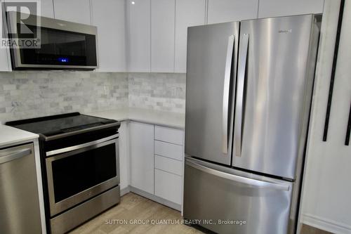 22 - 86 Preston Meadow Avenue, Mississauga, ON - Indoor Photo Showing Kitchen