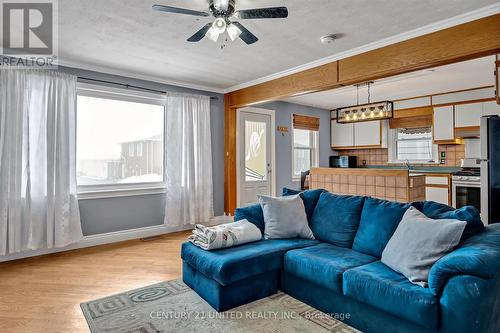 891 Ford Street, Peterborough (Monaghan), ON - Indoor Photo Showing Living Room