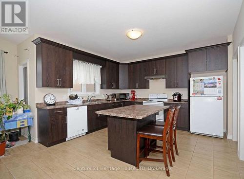 55 Bergenstein Crescent, Pelham (662 - Fonthill), ON - Indoor Photo Showing Kitchen With Double Sink