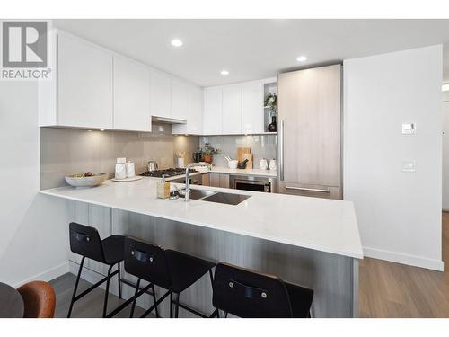 1806 618 Carnarvon Street, New Westminster, BC - Indoor Photo Showing Kitchen With Double Sink With Upgraded Kitchen