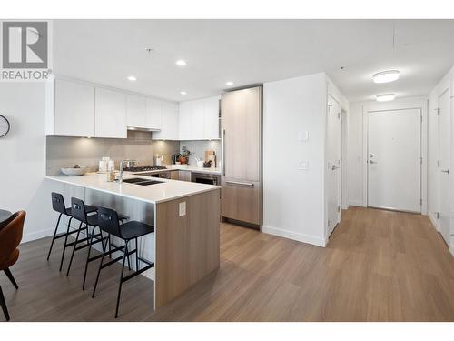 1806 618 Carnarvon Street, New Westminster, BC - Indoor Photo Showing Kitchen With Upgraded Kitchen