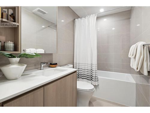 1806 618 Carnarvon Street, New Westminster, BC - Indoor Photo Showing Bathroom